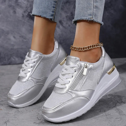 Comfortabele sneakers met veters en een zijrits voor dames